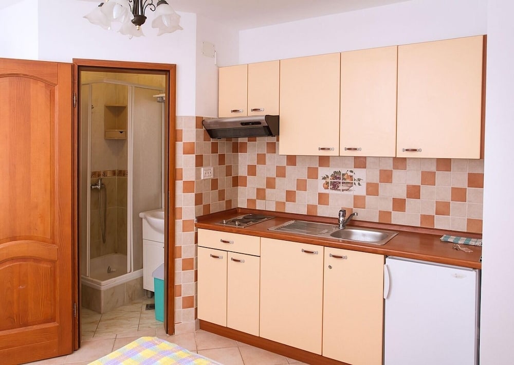 Studio (Super - 50 m from pebble beach - SA2 )