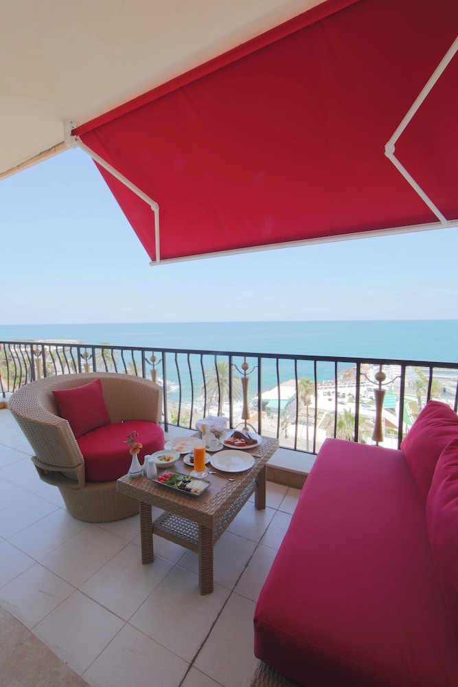 Premium Suite, 1 King Bed - Photo 4