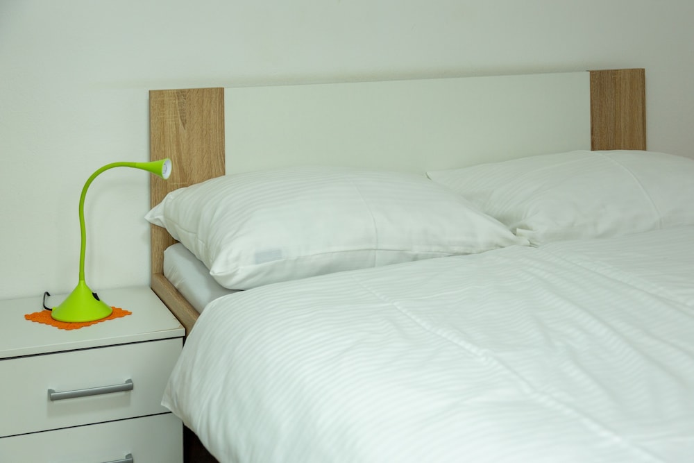 Room (4) photo 2