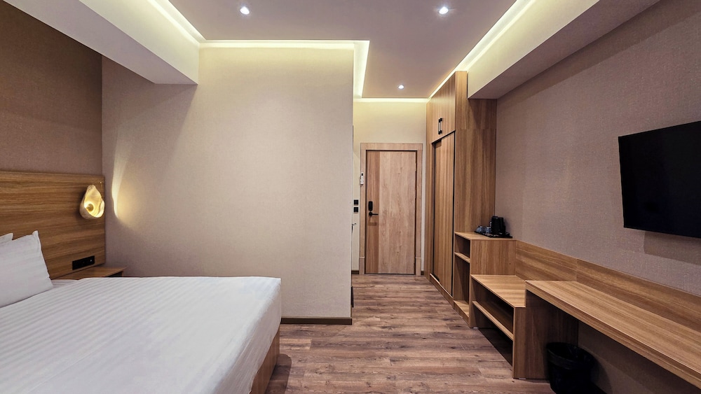 Superior Double or Twin Room, City View photo 3