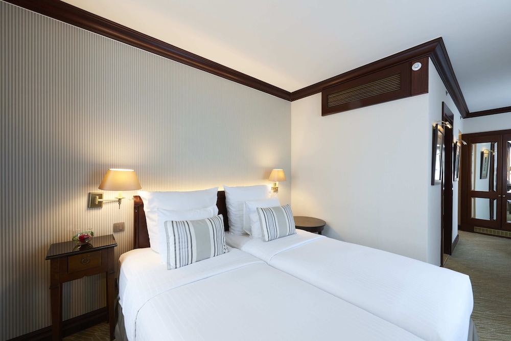 Classic Room, 2 Twin Beds - Photo 2