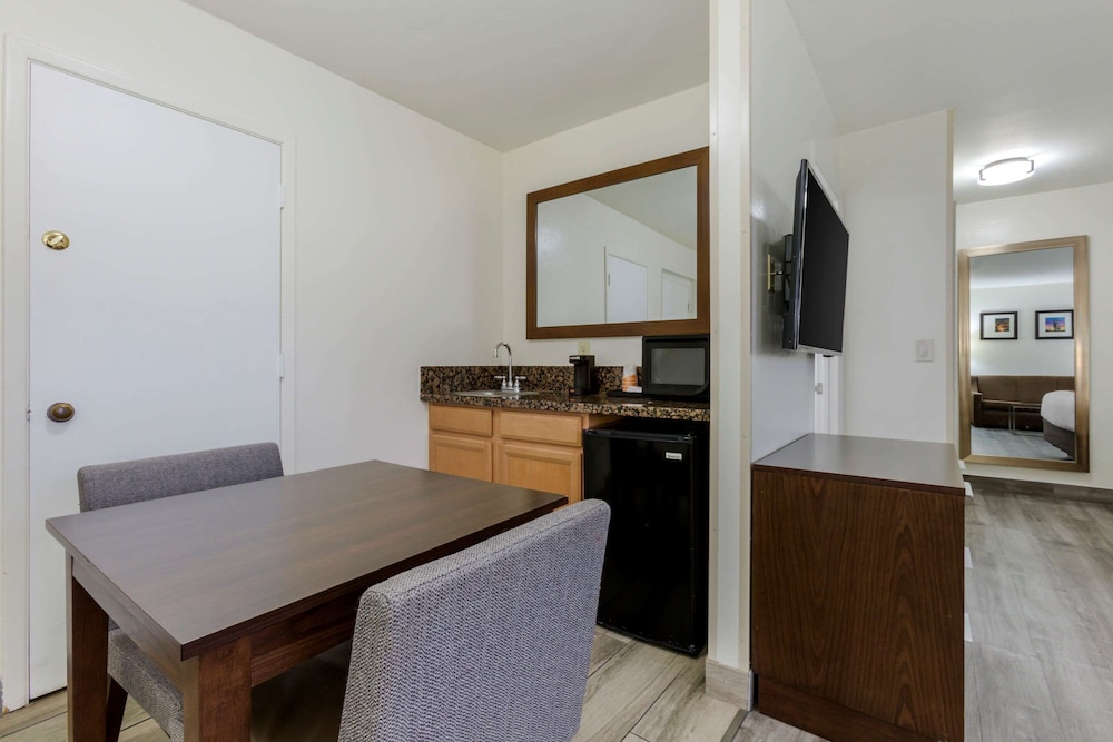 Suite, Non Smoking - Photo 6