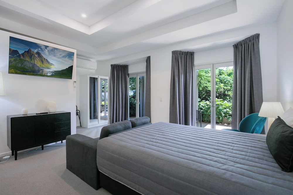 Executive Family Room - Photo 2