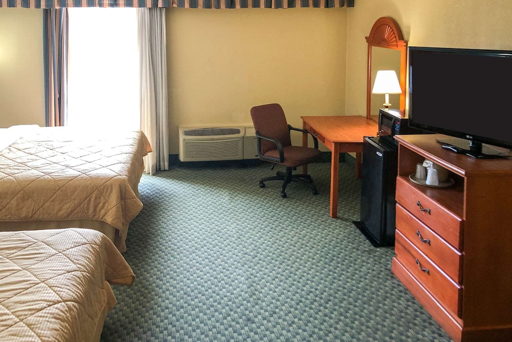Standard Room, 2 Double Beds - Photo 2