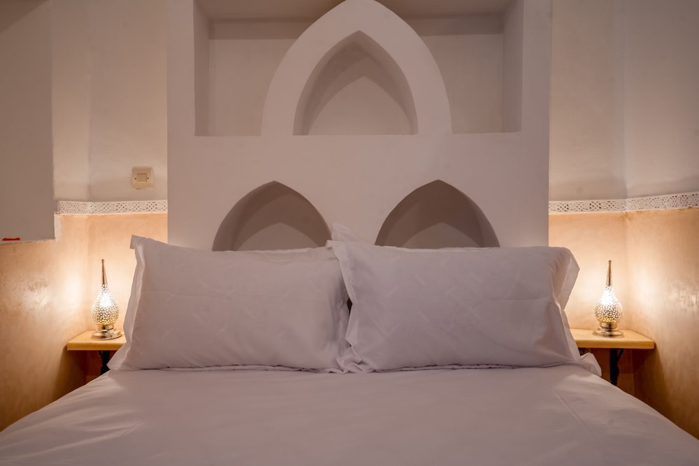 Standard Double Room - Photo 13