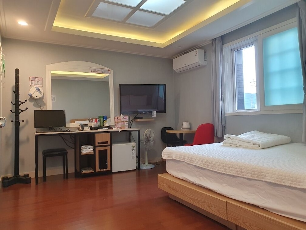 Family Room (Ondol Room) photo 2