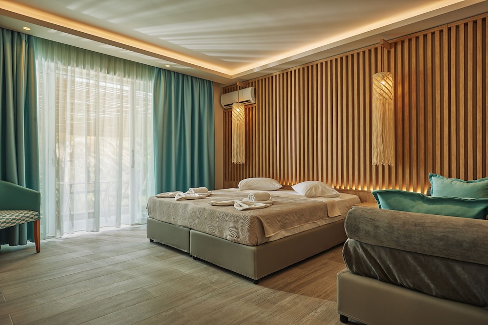 Junior Suite, Pool View - Photo 1