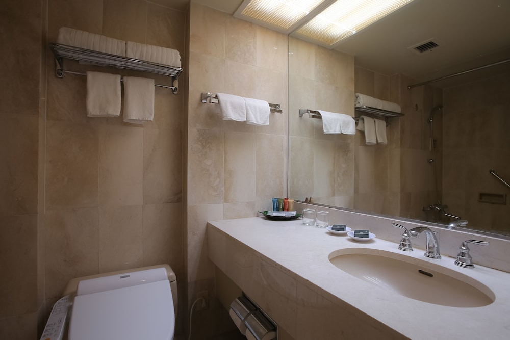 Japanese Suite, Oceanfront, Beach Tower - 4 adults – 2 single beds and 2 Japanese futons photo 2