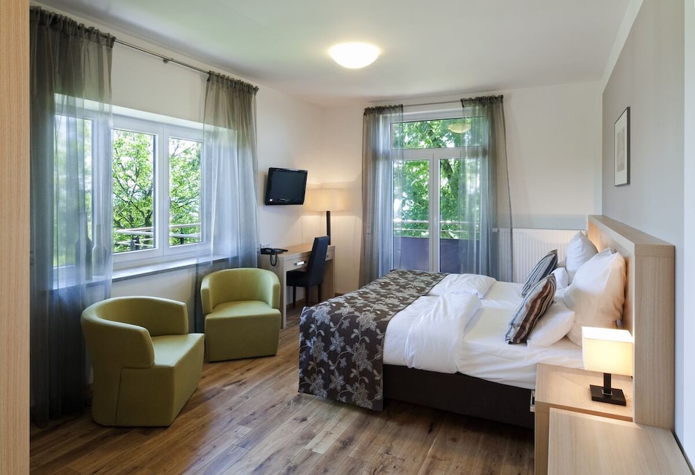 Deluxe Double Room, Balcony, Lake View photo 2