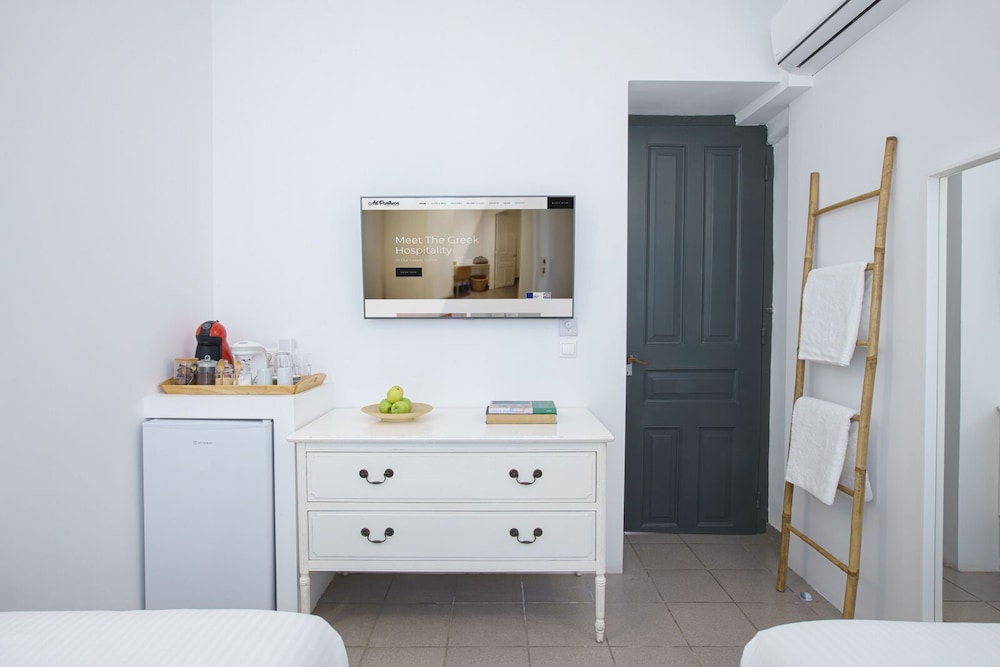 Three-Bedroom House photo 3