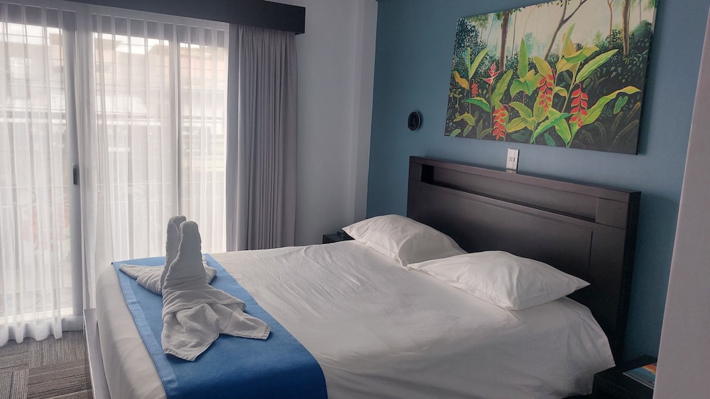 Standard Room, 1 Queen Bed photo 3