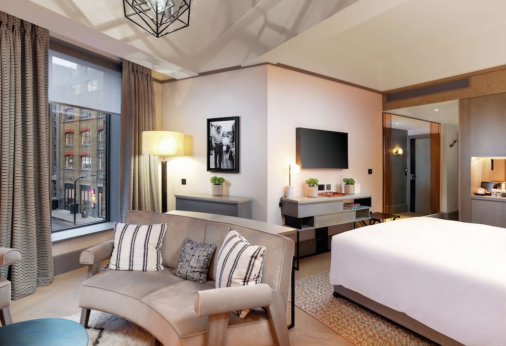 Skylight Suite, 1 king bed photo 1