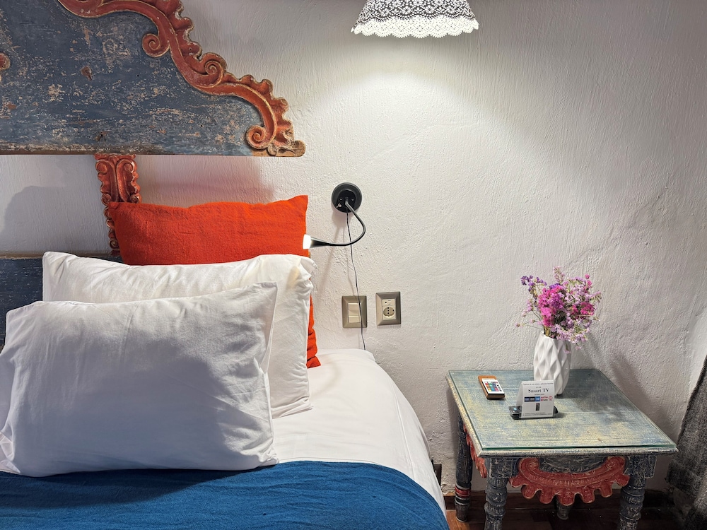 Design Room, 2 Twin Beds, Courtyard View photo 3