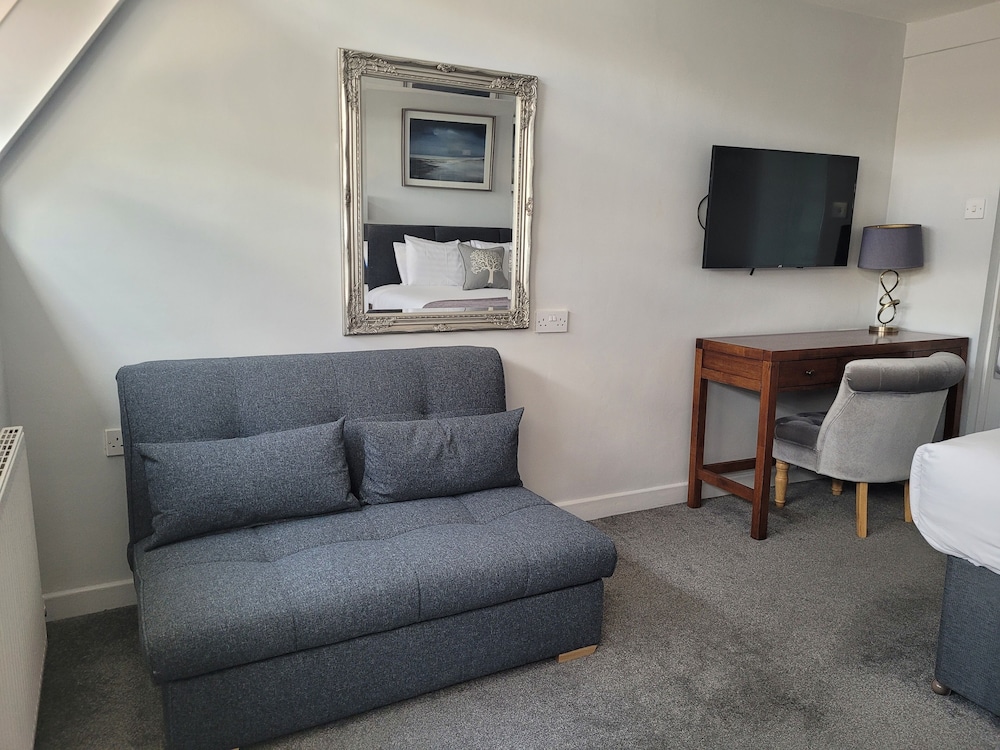 Queen Family Room photo 3