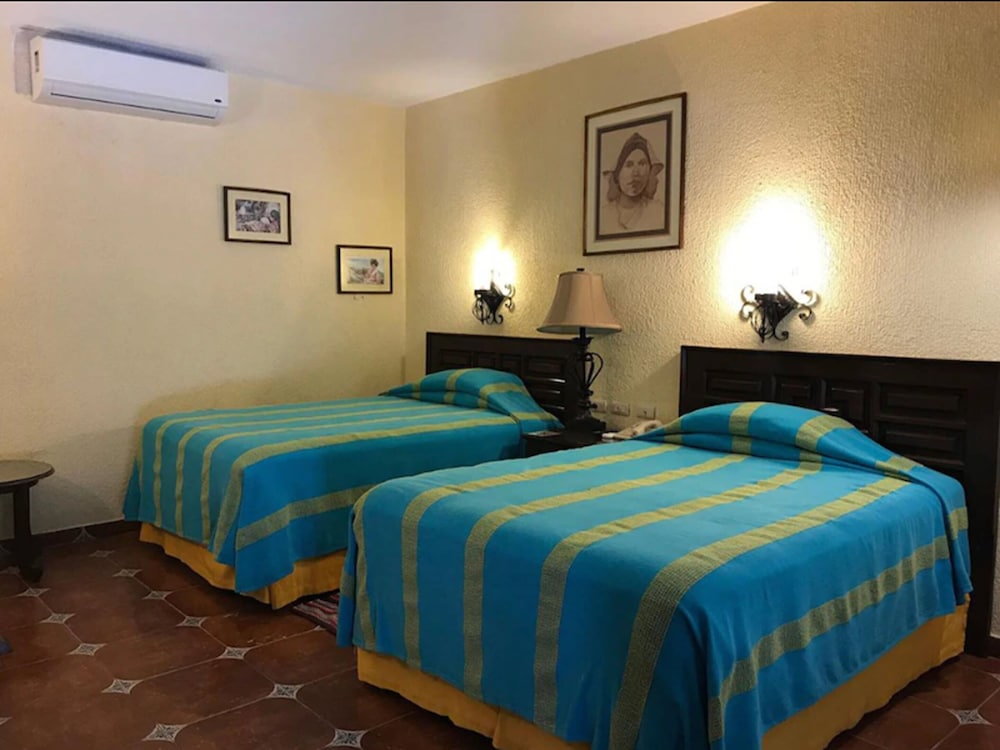 Traditional Room, 2 Double Beds, Accessible, Non Smoking photo 3