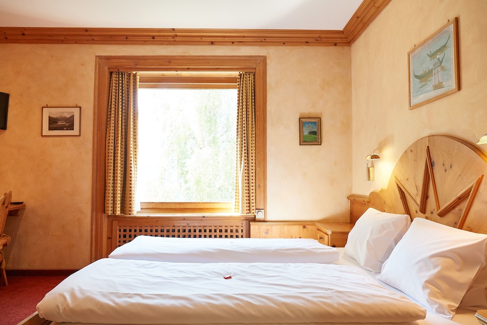 Standard Double Room, 1 Queen Bed, Lake View photo 3