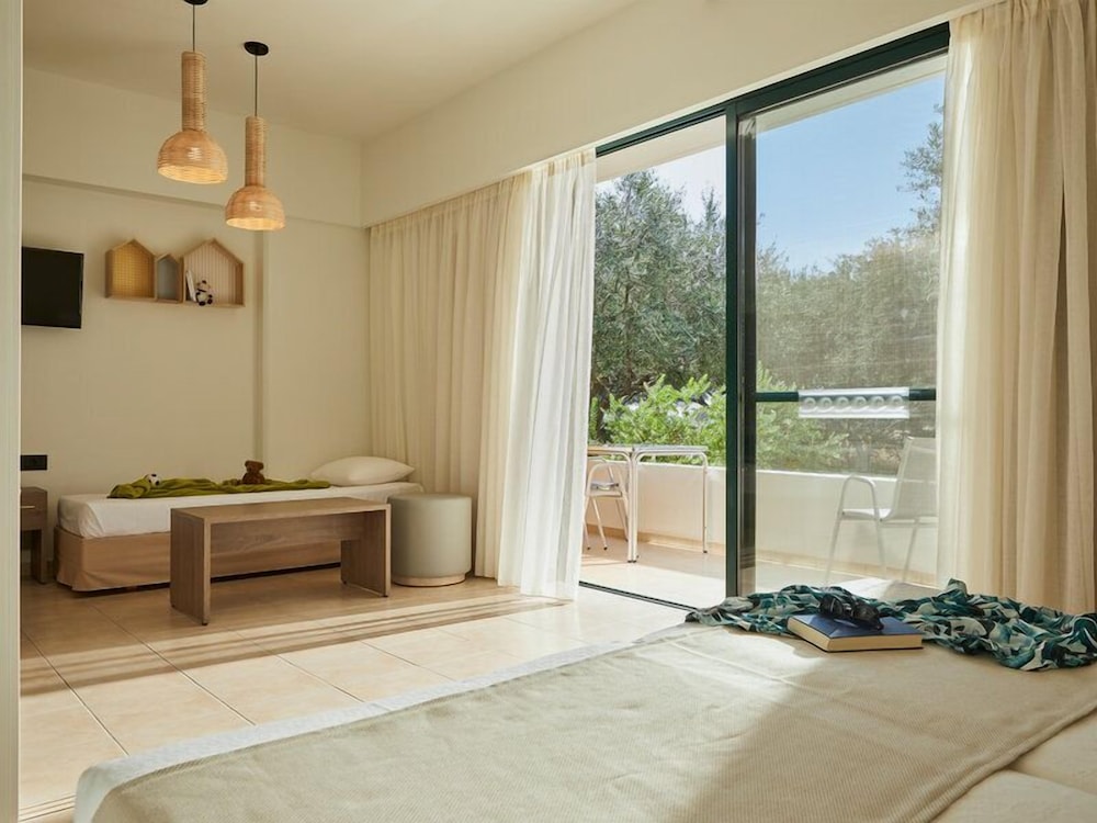 Apartment, 1 Bedroom, Garden View (sliding door) photo 1
