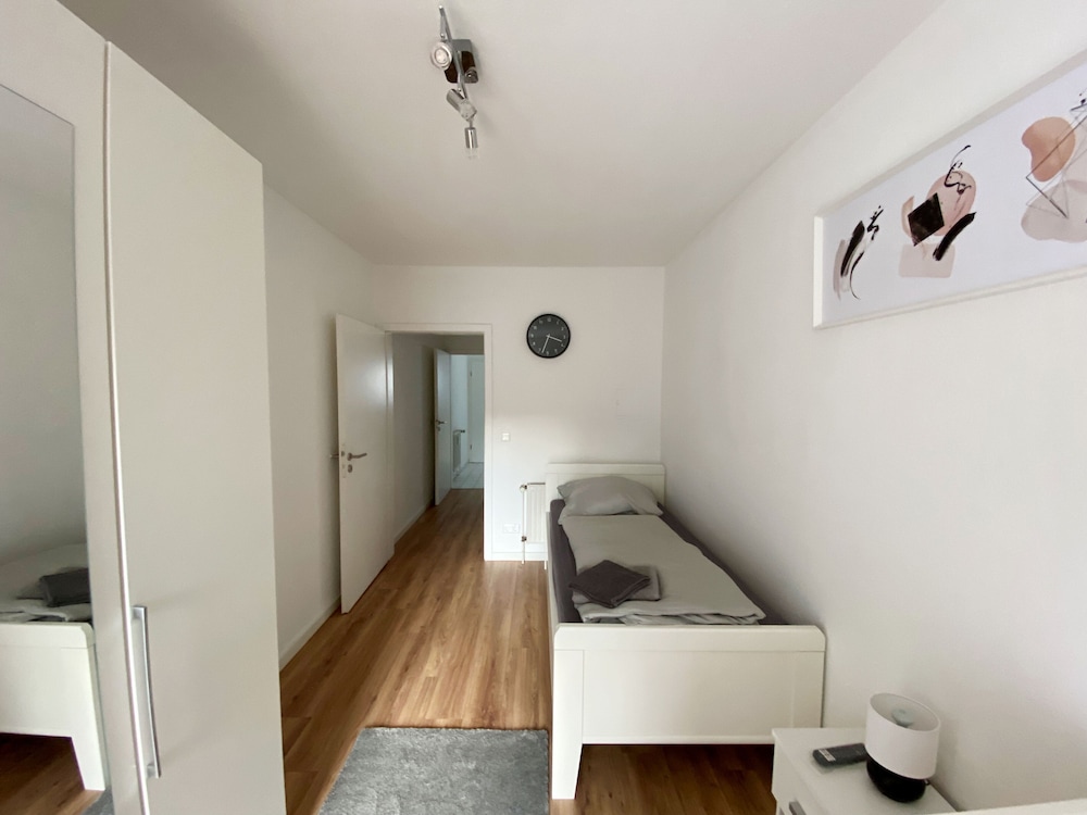 Deluxe Studio, 2 Twin Beds, Balcony photo 3