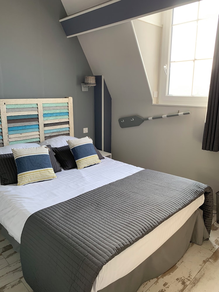 Standard Room, Hill View, Attic photo 1