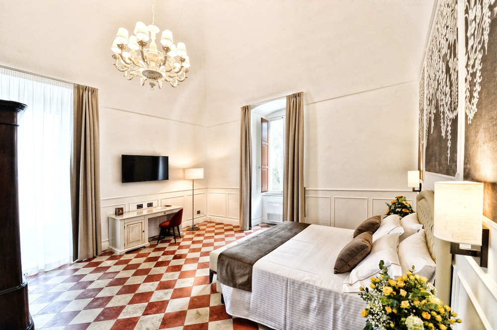 Premium Studio Suite, 1 King Bed photo 3