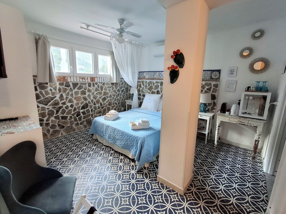 Design Quadruple Room