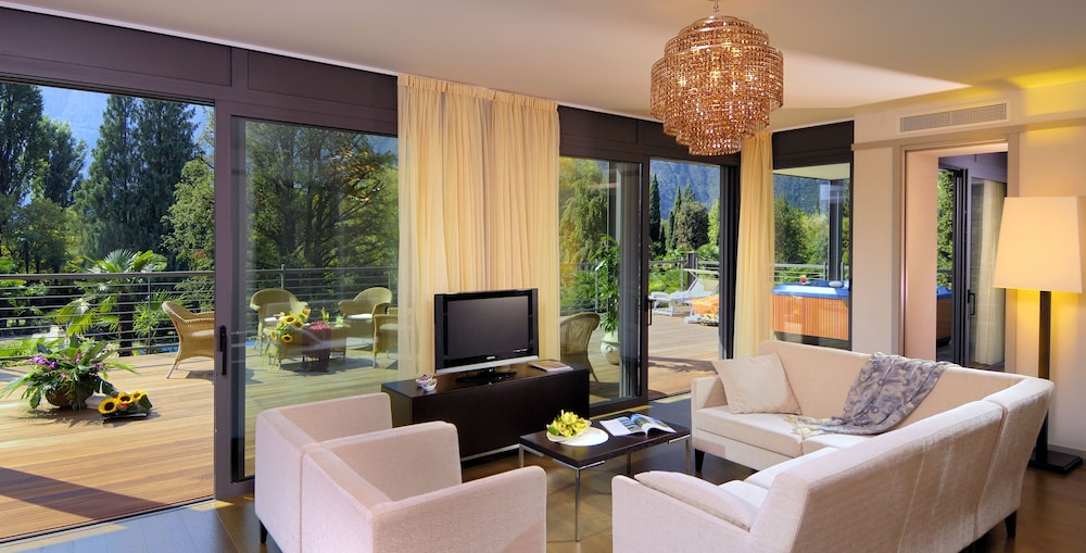 Luxury Penthouse, Hot Tub, Lake View,SPA access included