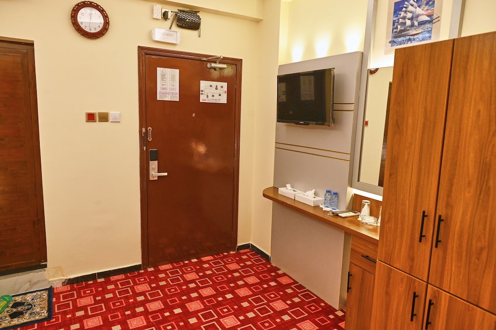 Standard Triple Room, City View photo 3