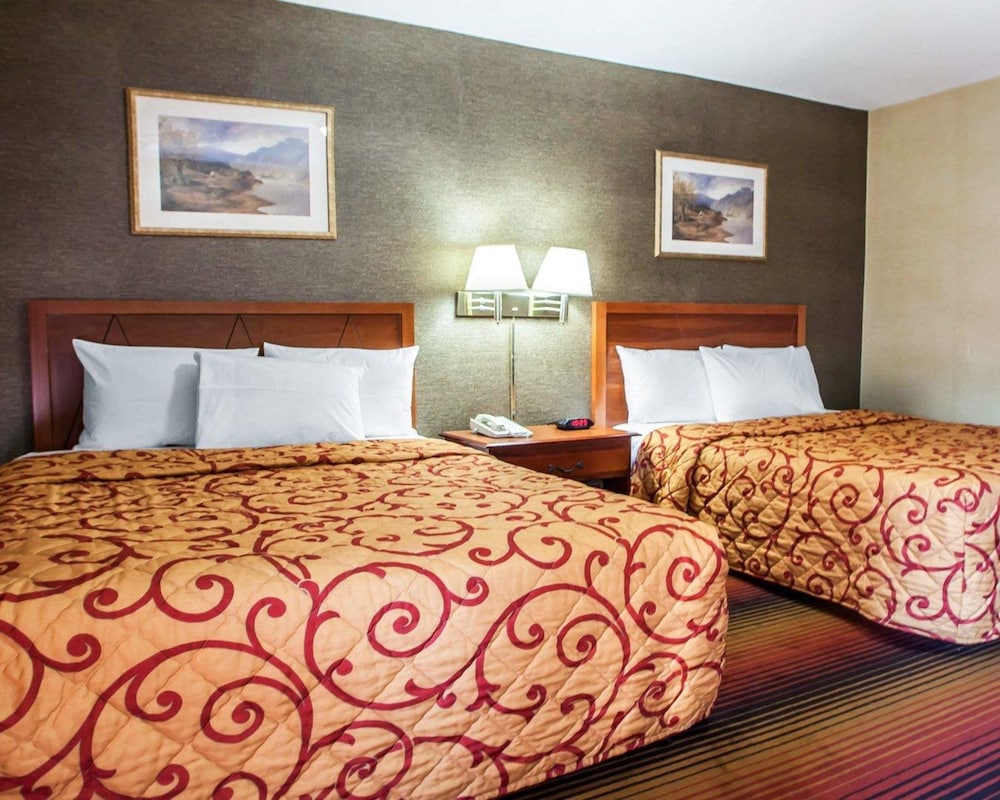 Standard Room, 2 Queen Beds - Photo 3