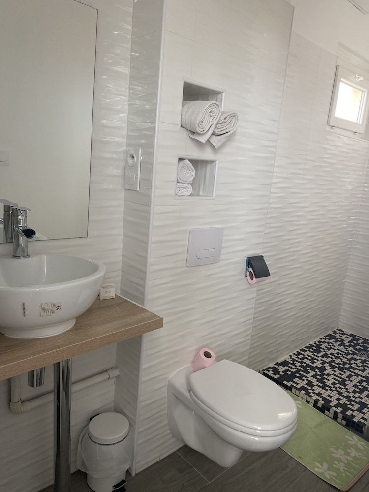 Standard Double Room - Photo 2
