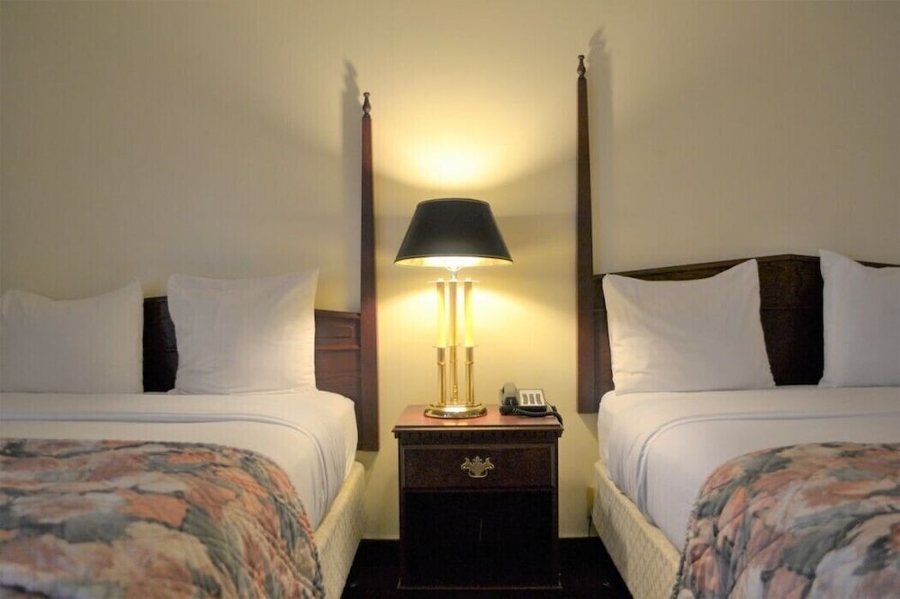 Standard Room, 2 Double Beds, Accessible, Smoking photo 2