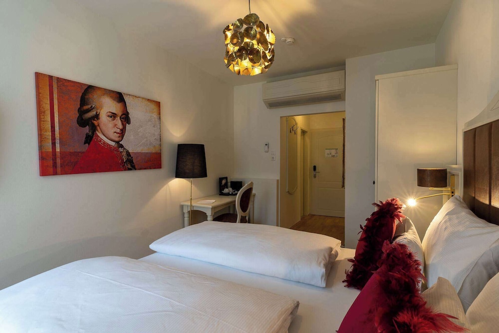 Room (Lounge)
