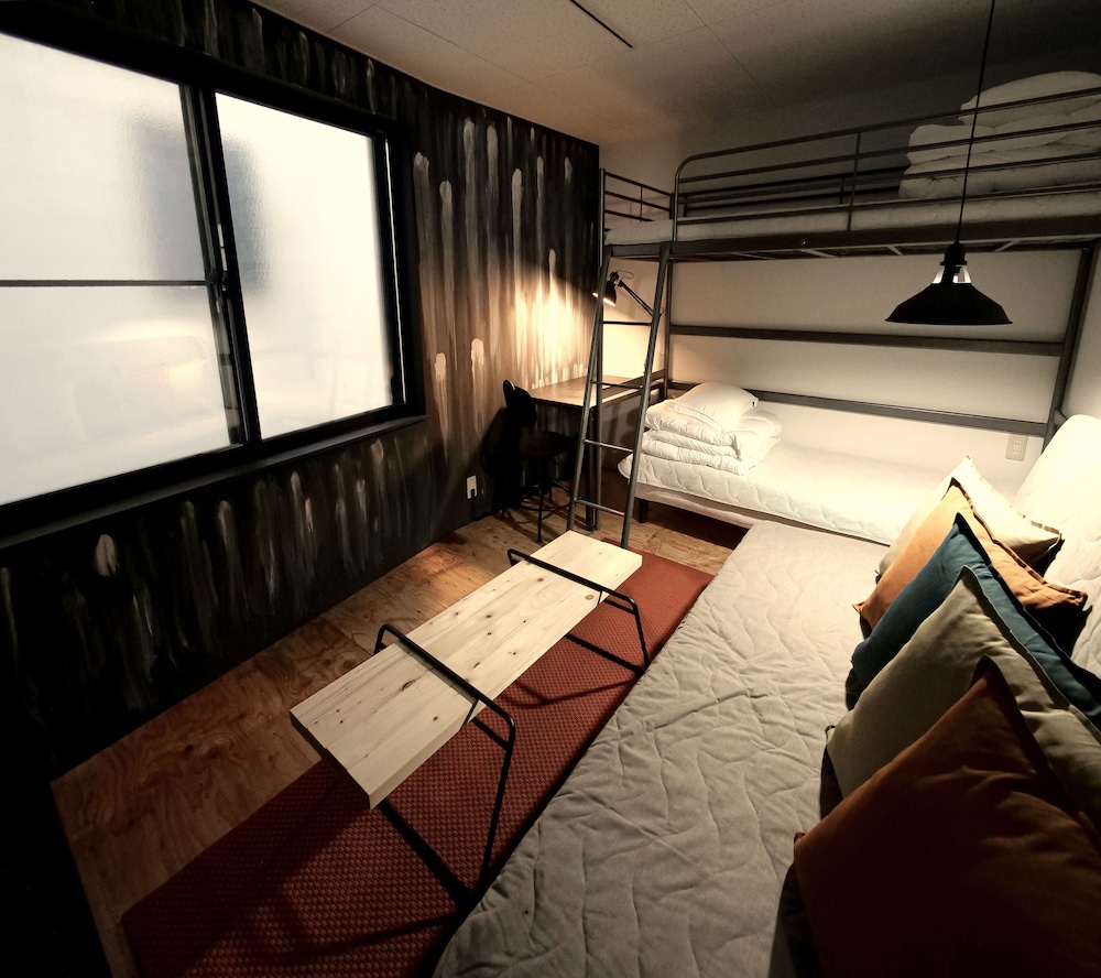 Basic Quadruple Room photo 3