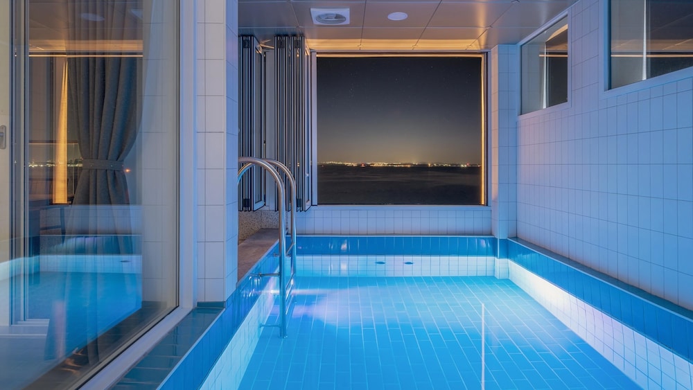 Basic Room, 1 Bedroom (A201(Ocean View / Private BBQ / Pool)) photo 3