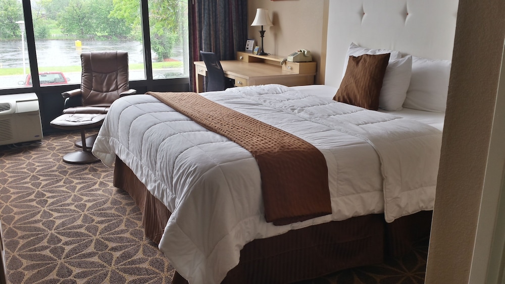 Studio Suite, 1 King Bed, Non Smoking - Photo 1