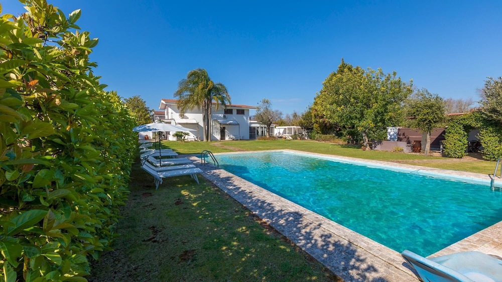 Villa photo 3