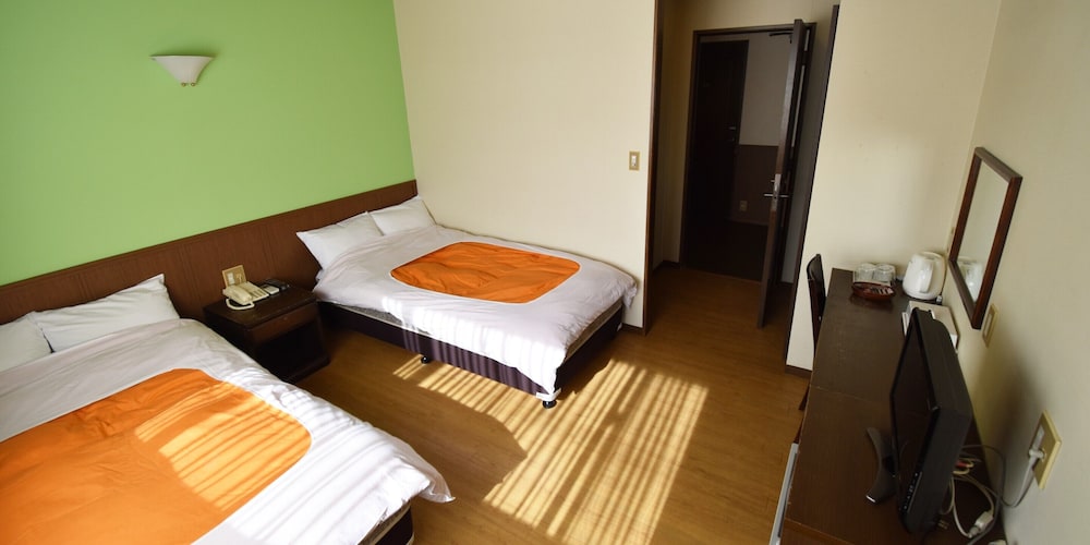 Basic Twin Room - Photo 9