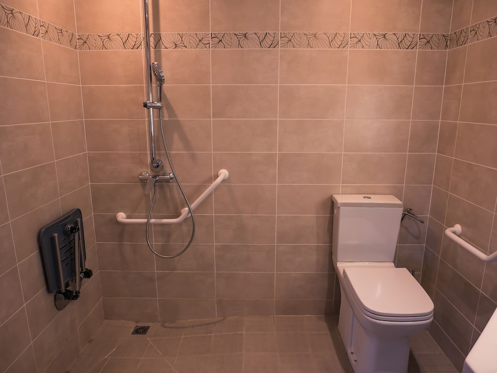 Room, Accessible - Photo 5