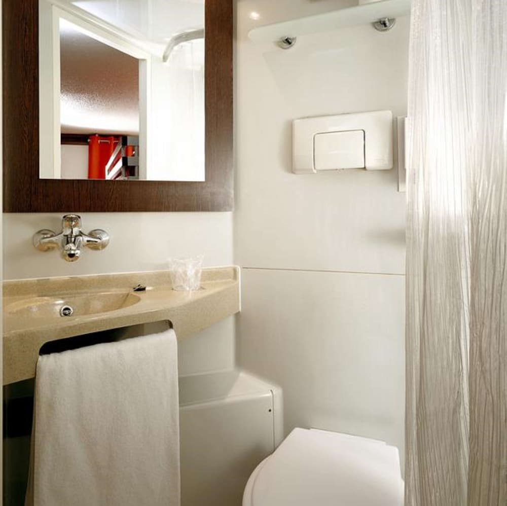 Standard Room, 2 Twin Beds - Photo 3