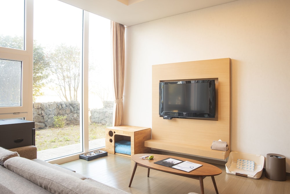 Royal Room (Pet-Friendly) - Photo 2