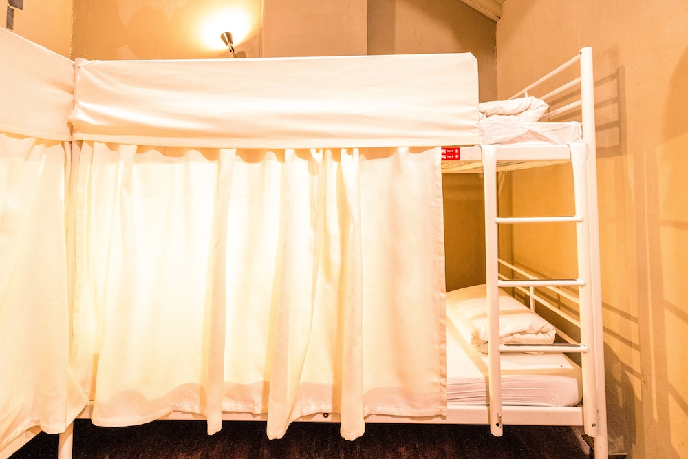 1 Bed in 8 Bed Mixed Shared Room photo 3