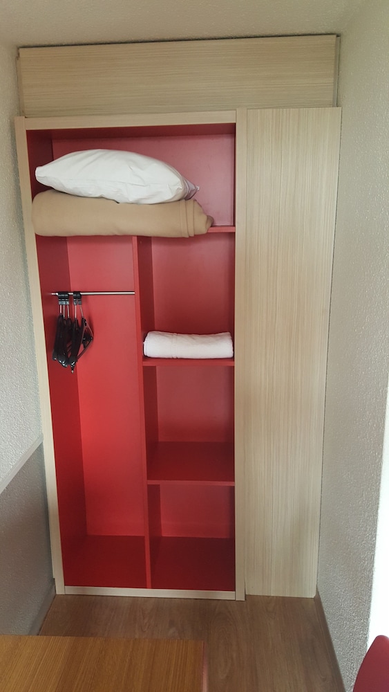 Standard Room, Multiple Beds (1 Double and 1 Single bed) - Photo 2