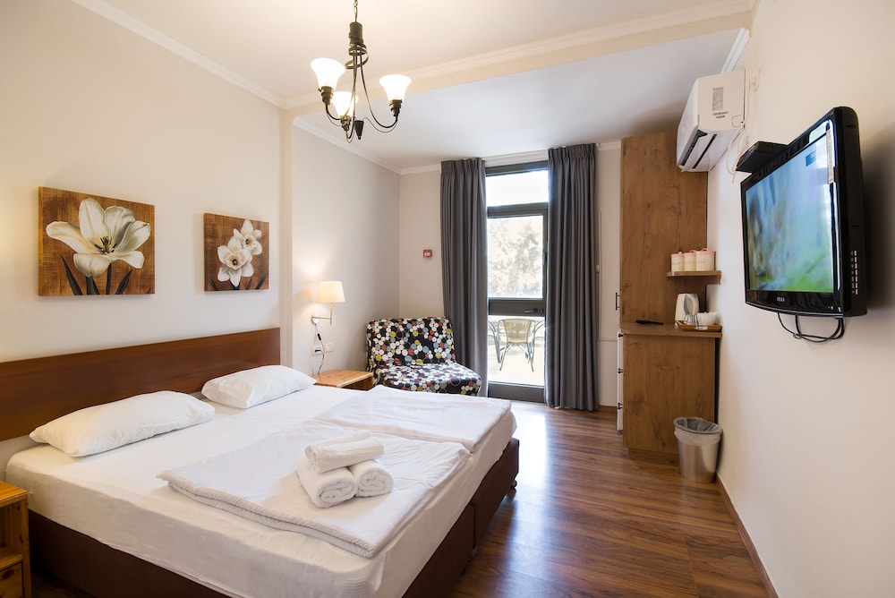 Basic Double or Twin Room photo 2