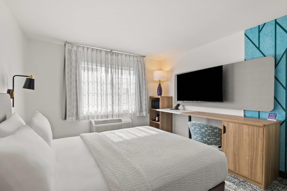 Room, 1 Queen Bed, Hearing Accessible, Non Smoking (Mobility) photo 2