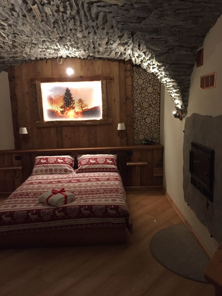 Romantic Suite, 1 Double Bed, Non Smoking, Private Bathroom photo 3
