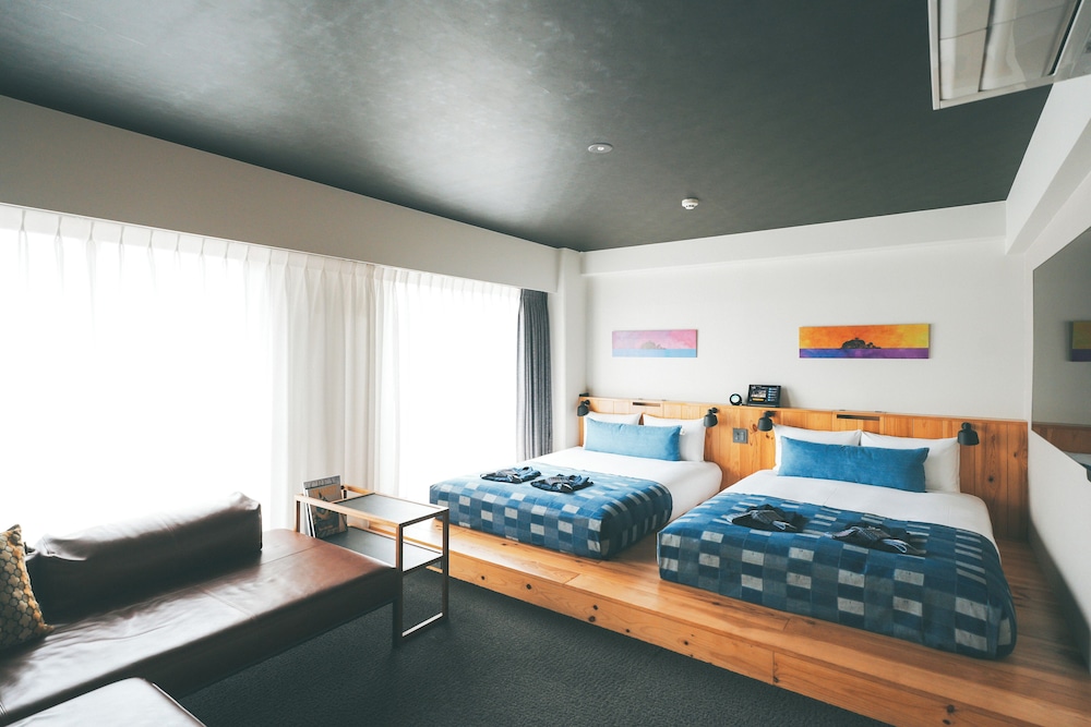 Suite, Multiple Beds, Non Smoking, Balcony - Photo 9
