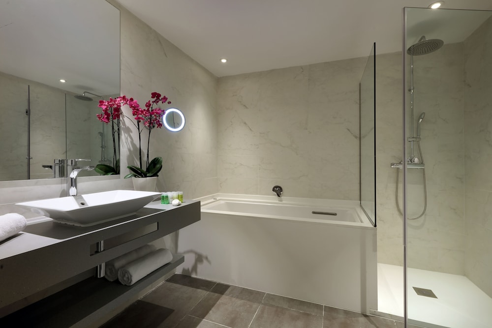 Suite - Photo 5