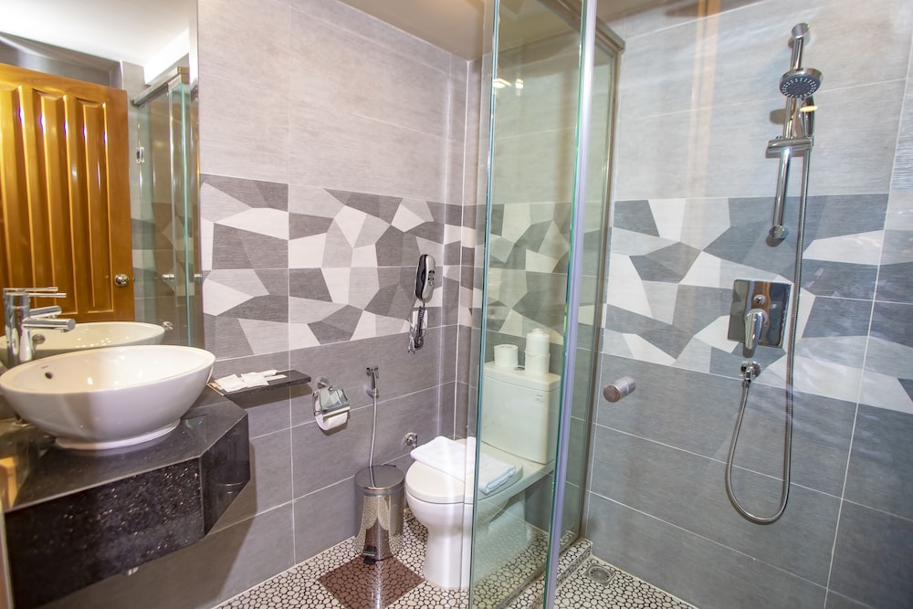 Premier Deluxe Room - Photo 12