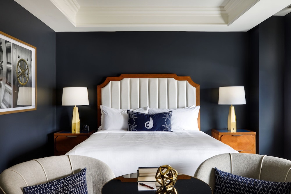 Executive Room, 1 King Bed (Mobility/Hearing Access, Roll-In Shwr)