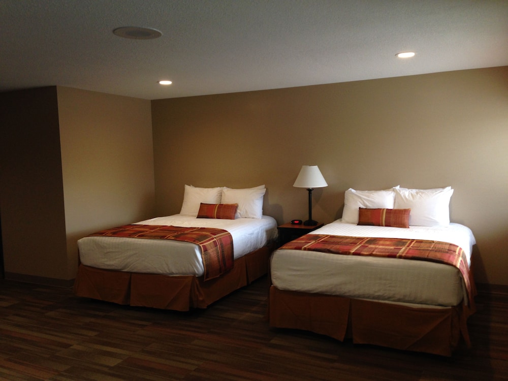 Standard Room, Non Smoking (3 Queens) photo 1