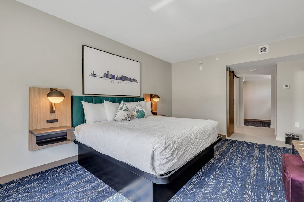 Standard Room, 1 King Bed, Accessible - Photo 3